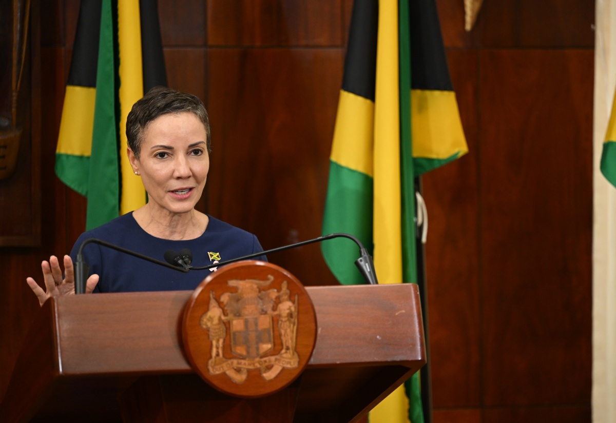 10 third-country nationals leave Jamaica; one wants to stay